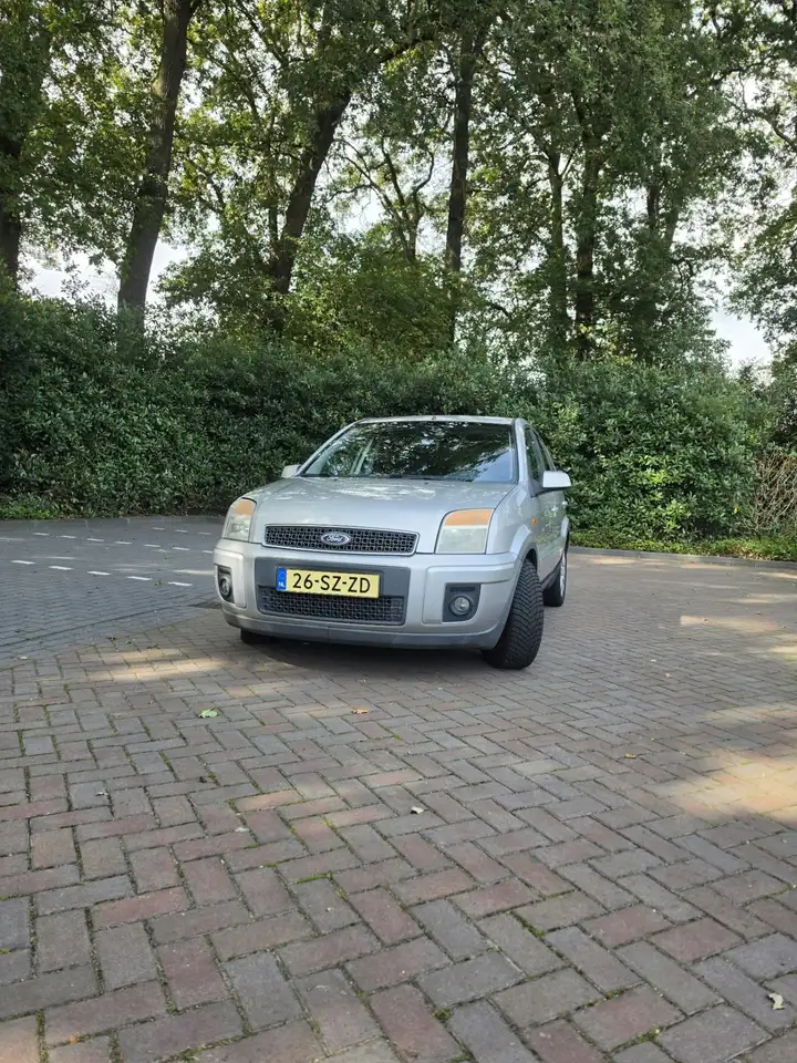 Ford Fusion 1.6 Aut. Trend — photo 1 of 6