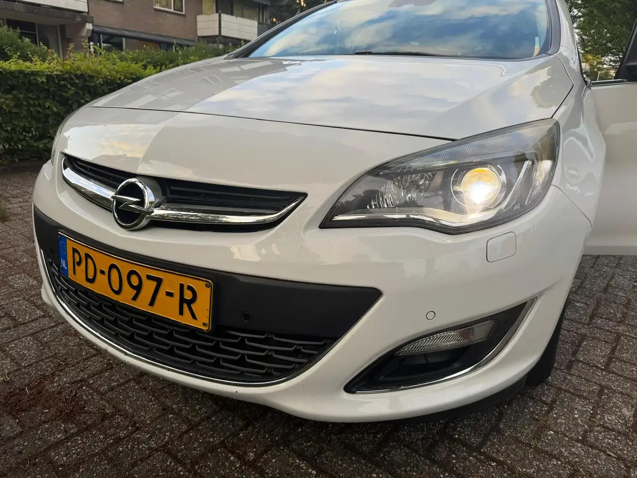 Opel Astra 1.4 Turbo (ecoFLEX) Start/Stop Edition — photo 1 of 15