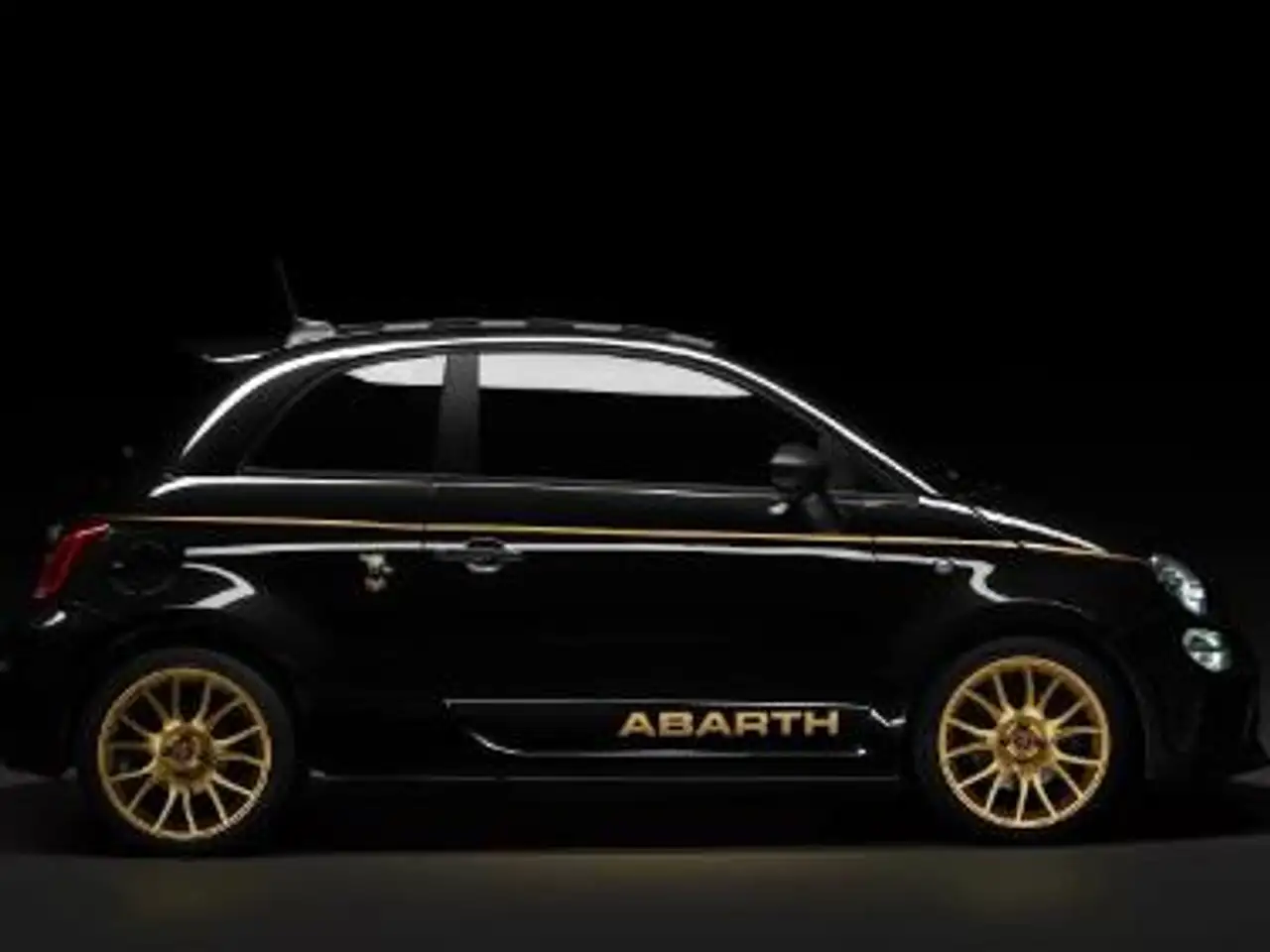 Abarth 595 595 1.4 t-jet Scorpioneoro 165cv "cabrio" — photo 1 of 1