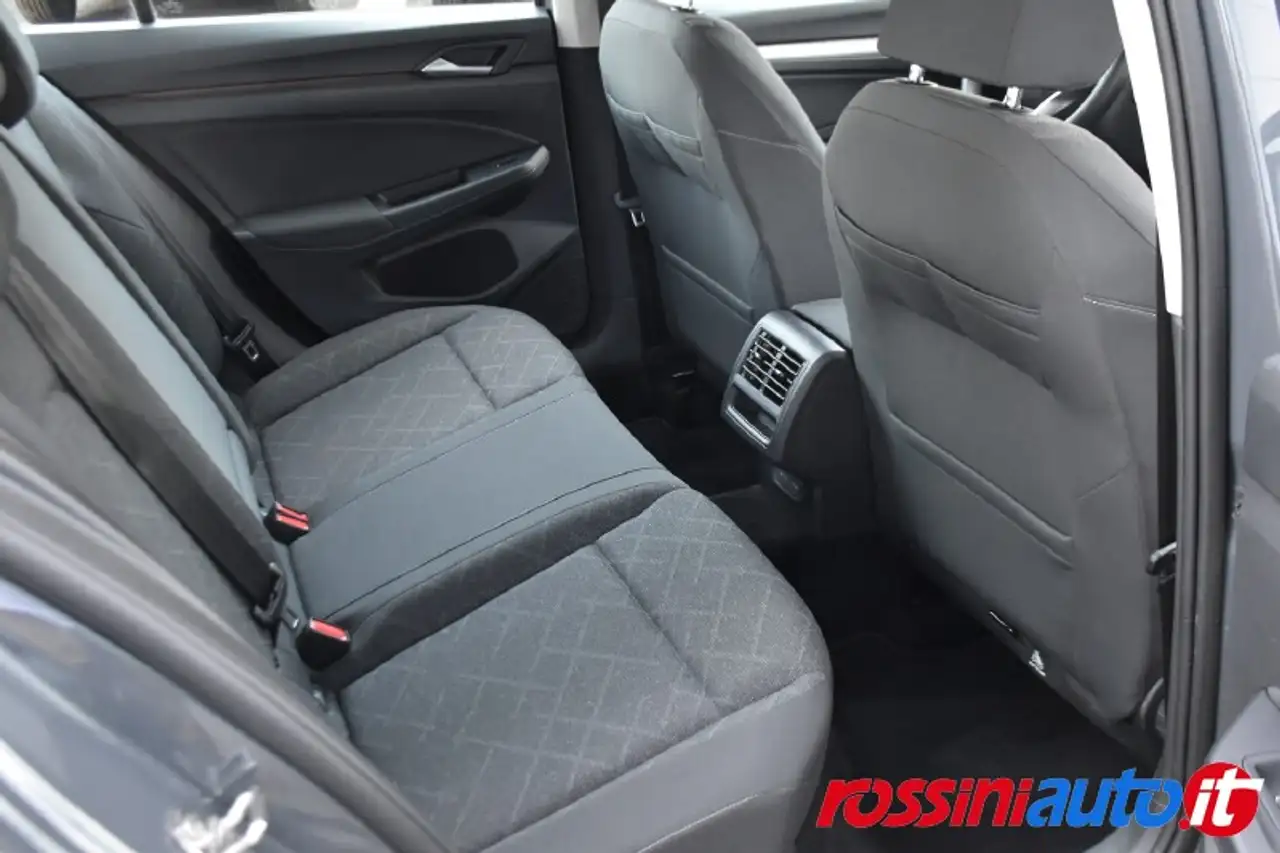 2020 Volkswagen Golf 8 1.5 ETSI 150 CV DSG LIFE + NAVI PRO + REARVIEW + R17 BI-COLOR + RUOTINO + DRIVING PROFILE SELECT, photograph 6