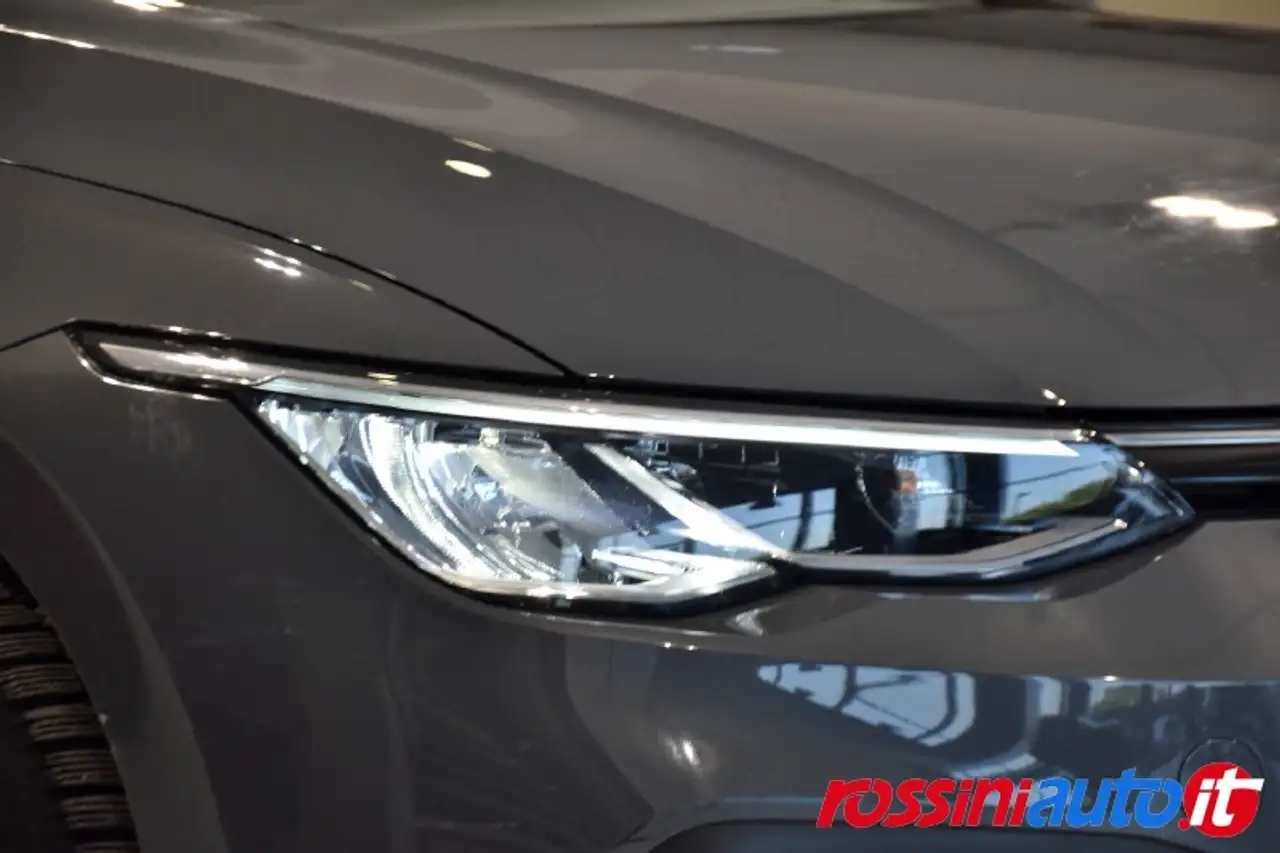 2020 Volkswagen Golf 8 1.5 ETSI 150 CV DSG LIFE + NAVI PRO + REARVIEW + R17 BI-COLOR + RUOTINO + DRIVING PROFILE SELECT, photograph 7