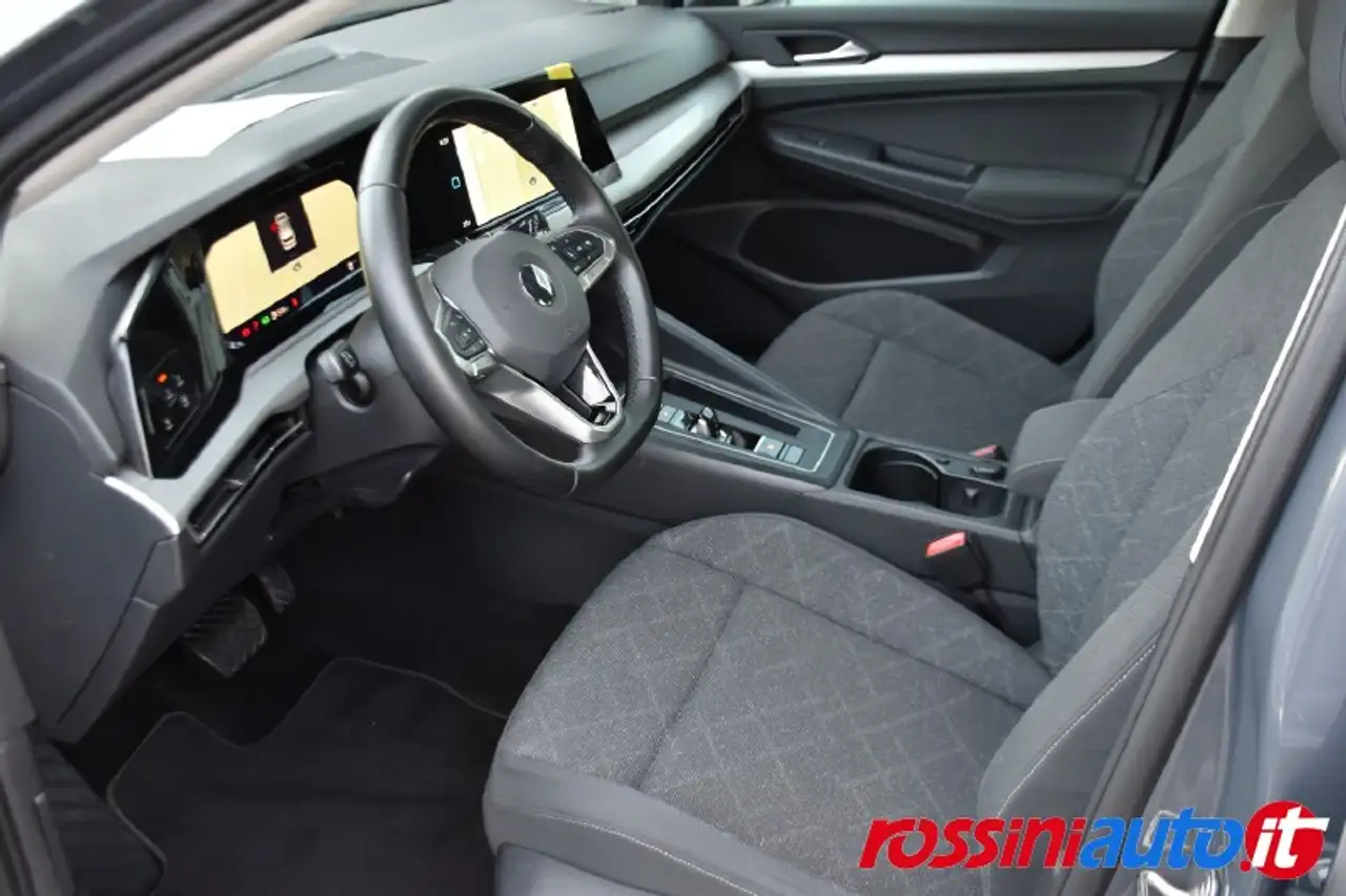 2020 Volkswagen Golf 8 1.5 ETSI 150 CV DSG LIFE + NAVI PRO + REARVIEW + R17 BI-COLOR + RUOTINO + DRIVING PROFILE SELECT, photograph 5
