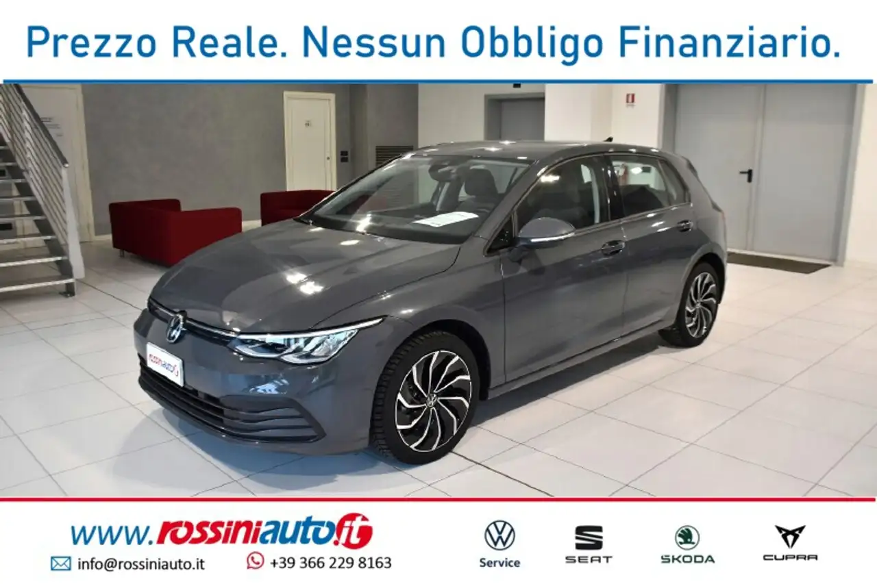 Volkswagen Golf 8 1.5 ETSI 150 CV DSG LIFE + NAVI PRO + REARVIEW + R17 BI-COLOR + RUOTINO + DRIVING PROFILE SELECT — photo 1 of 15