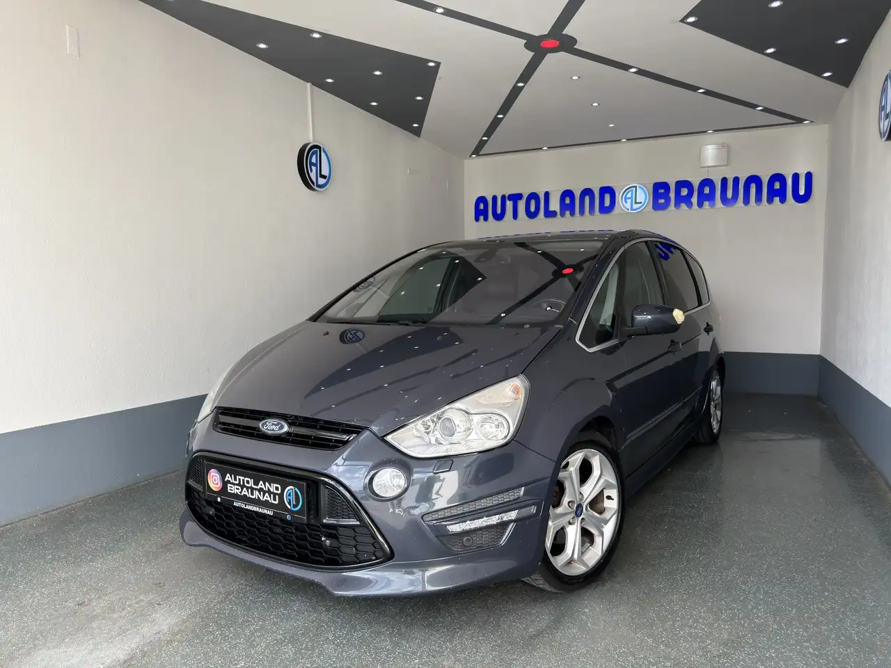 Ford S-Max S-Max 2.0 TDCi DPF Titanium S — photo 1 of 17