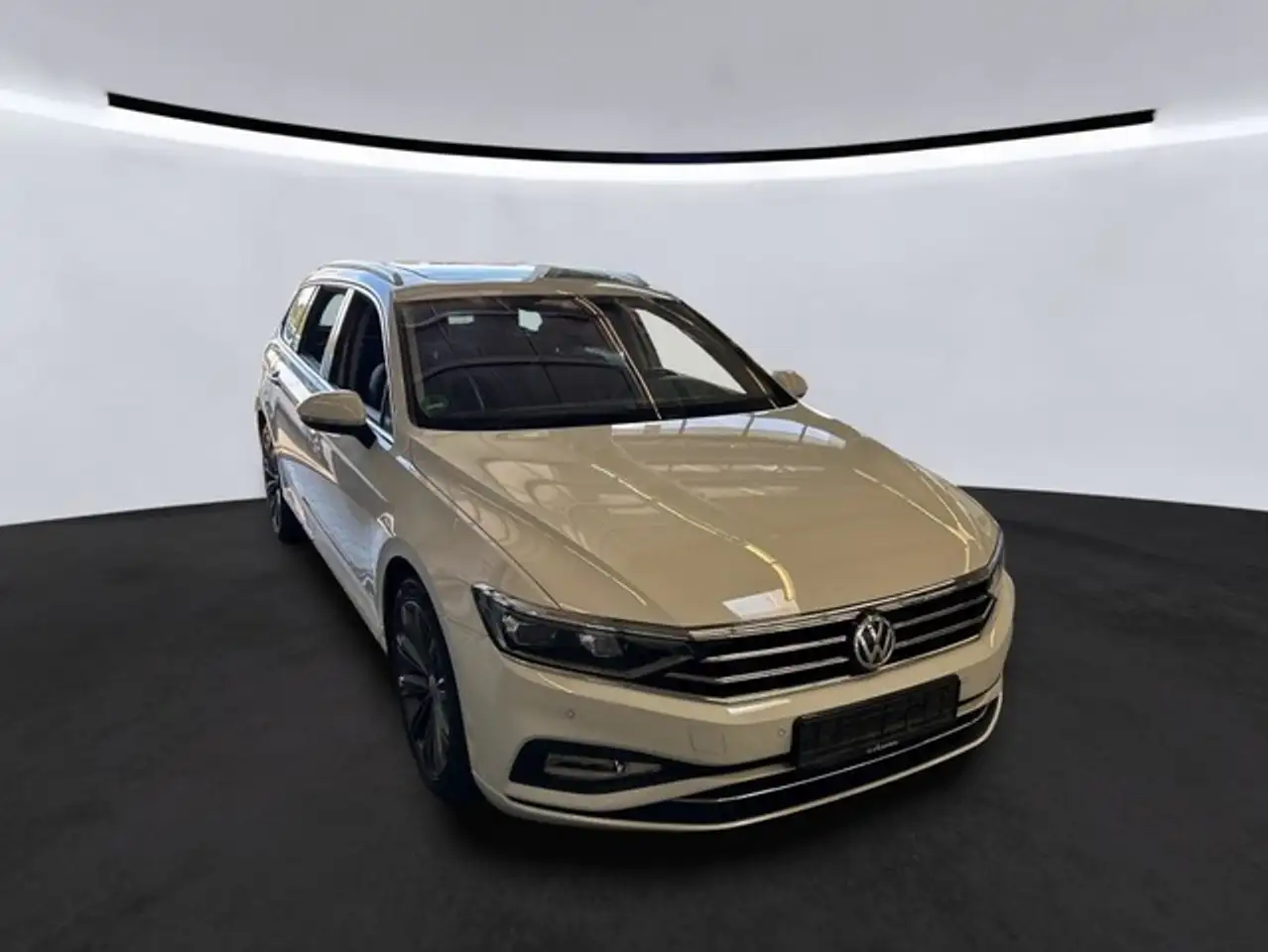 Volkswagen Passat Variant 2.0 TDI Business Leder/Pano/AHK/ Business — photo 1 of 10
