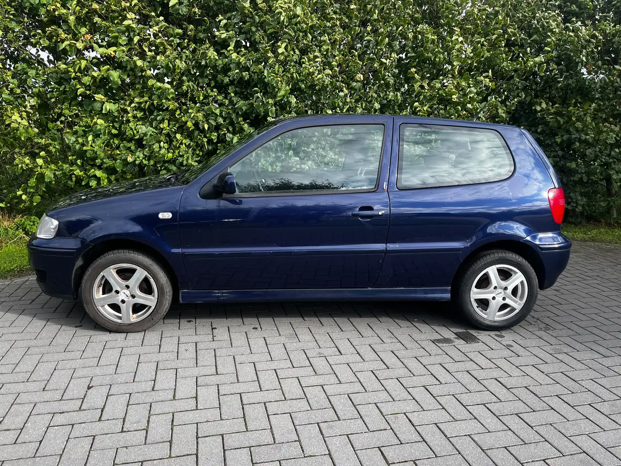 Volkswagen Polo Polo 1.4-16V Trendline — photo 1 of 12