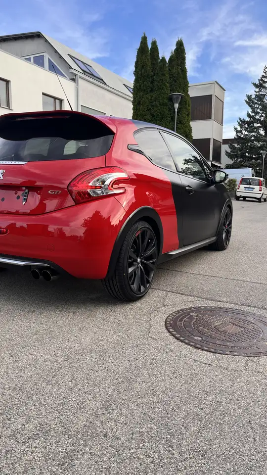 Peugeot 208 GTi e-THP STOP & START 30th — photo 1 of 12