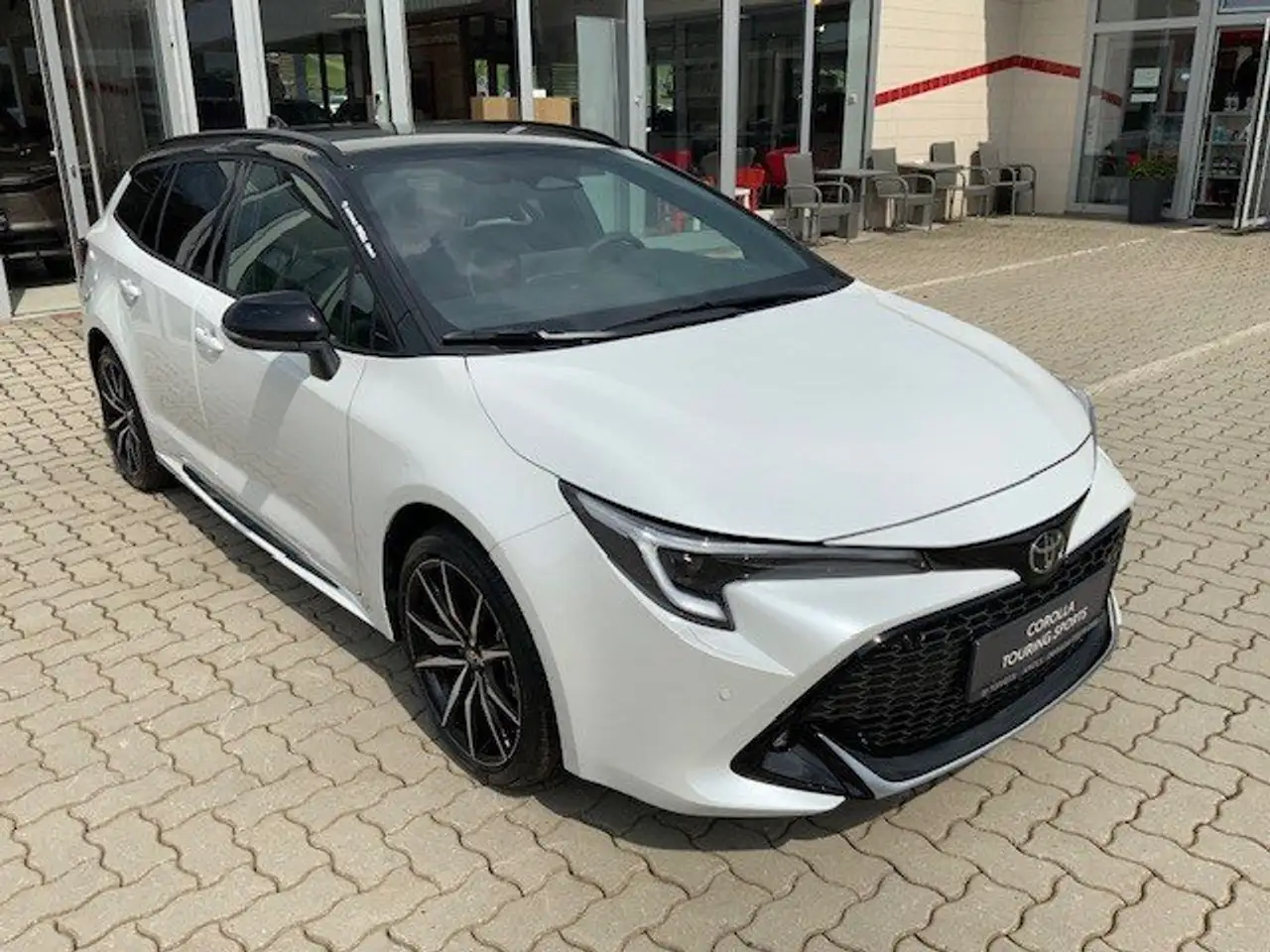 Toyota Corolla Touring Sports 2,0 TS Hybrid GR Sport Smart Connec — photo 1 of 22