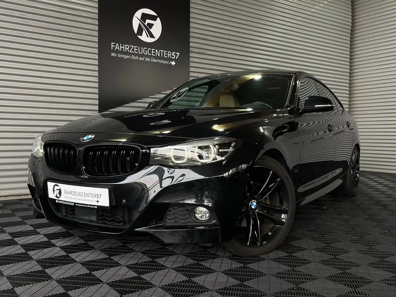 BMW 328 328i xDrive GT/HUD/ACC/PANO/H&K/TOTWINKEL/360° — photo 1 of 25