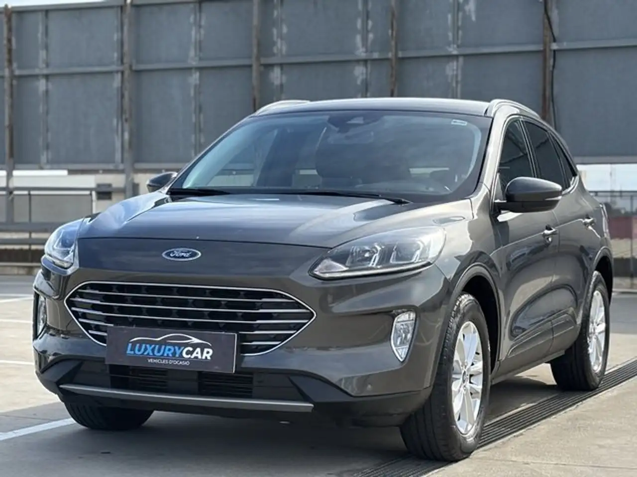 Ford Kuga 1.5 EcoBoost Titanium FWD 150 — photo 1 of 18