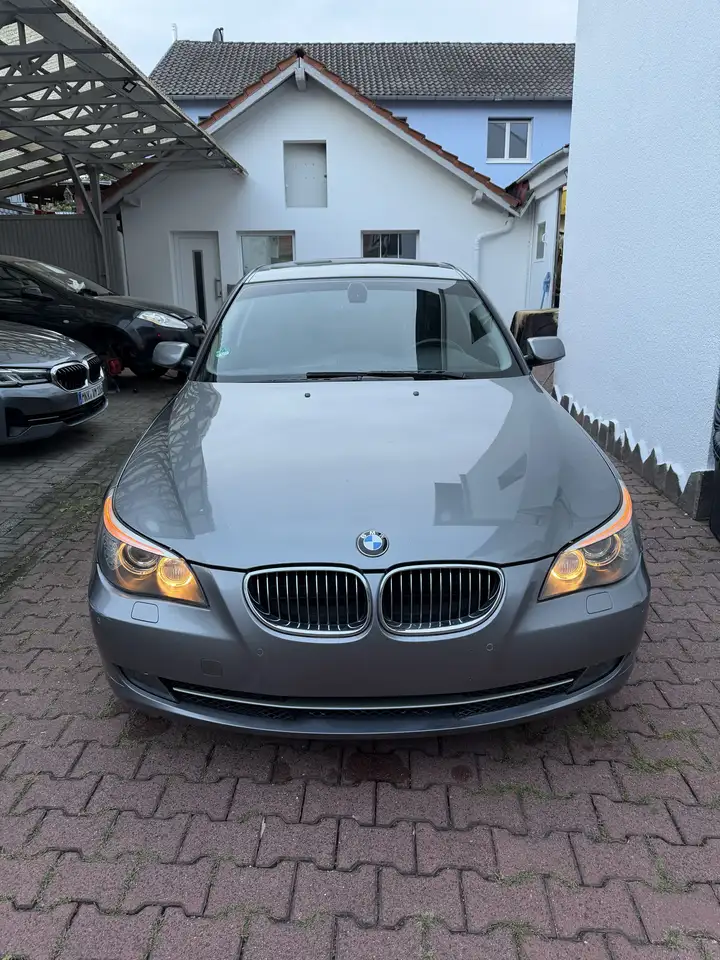 BMW 525 525i Aut. Edition Lifestyle — photo 1 of 18