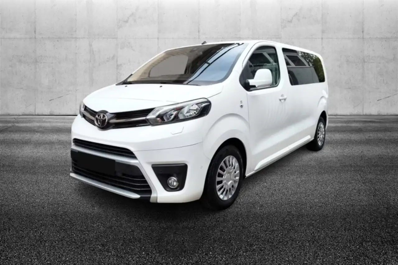 Toyota Proace Verso 1.5D L1 D Lounge — photo 1 of 8