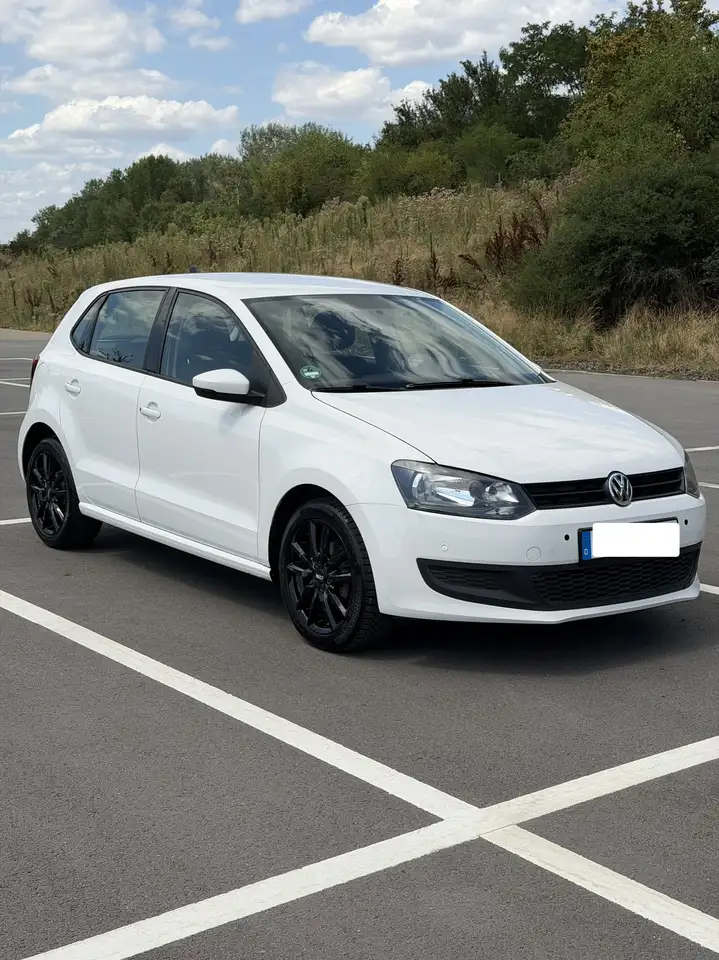 Volkswagen Polo 1.2 Trendline — photo 1 of 15