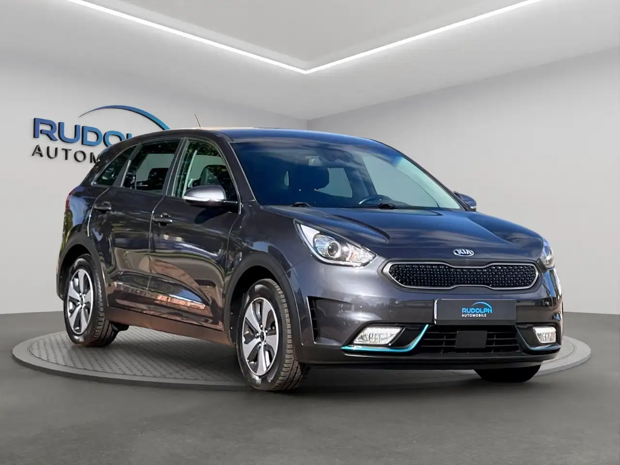 Kia Niro Edition 7 Plug-in Hybrid — photo 1 of 40