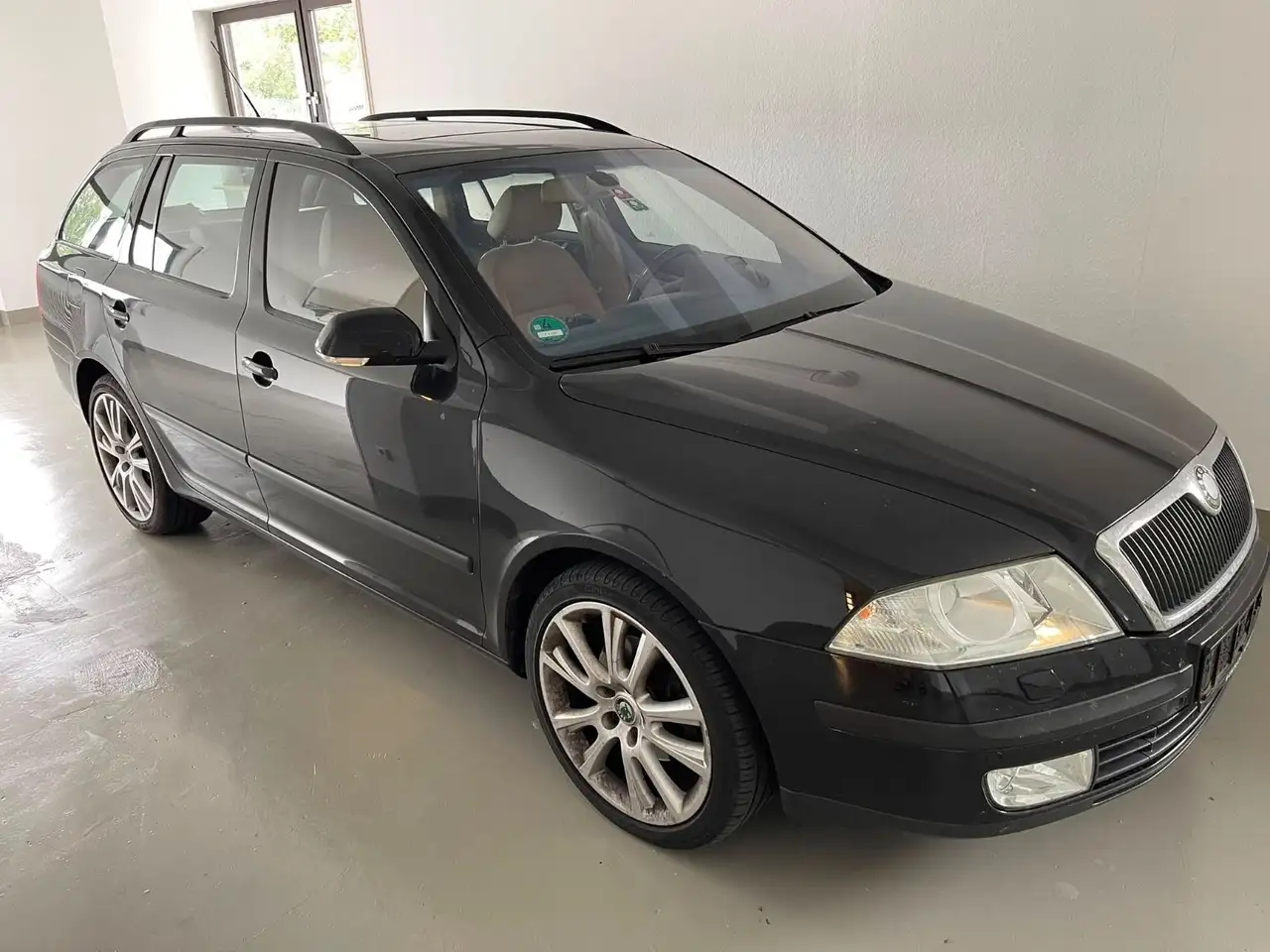 Skoda Octavia Combi Elegance DSG Leder Navi Xenon — photo 1 of 13