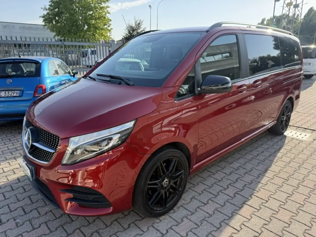 Mercedes-Benz V 300 D Premium AMG 4Matic 9G-Tronic Plus Long — photo 1 of 15