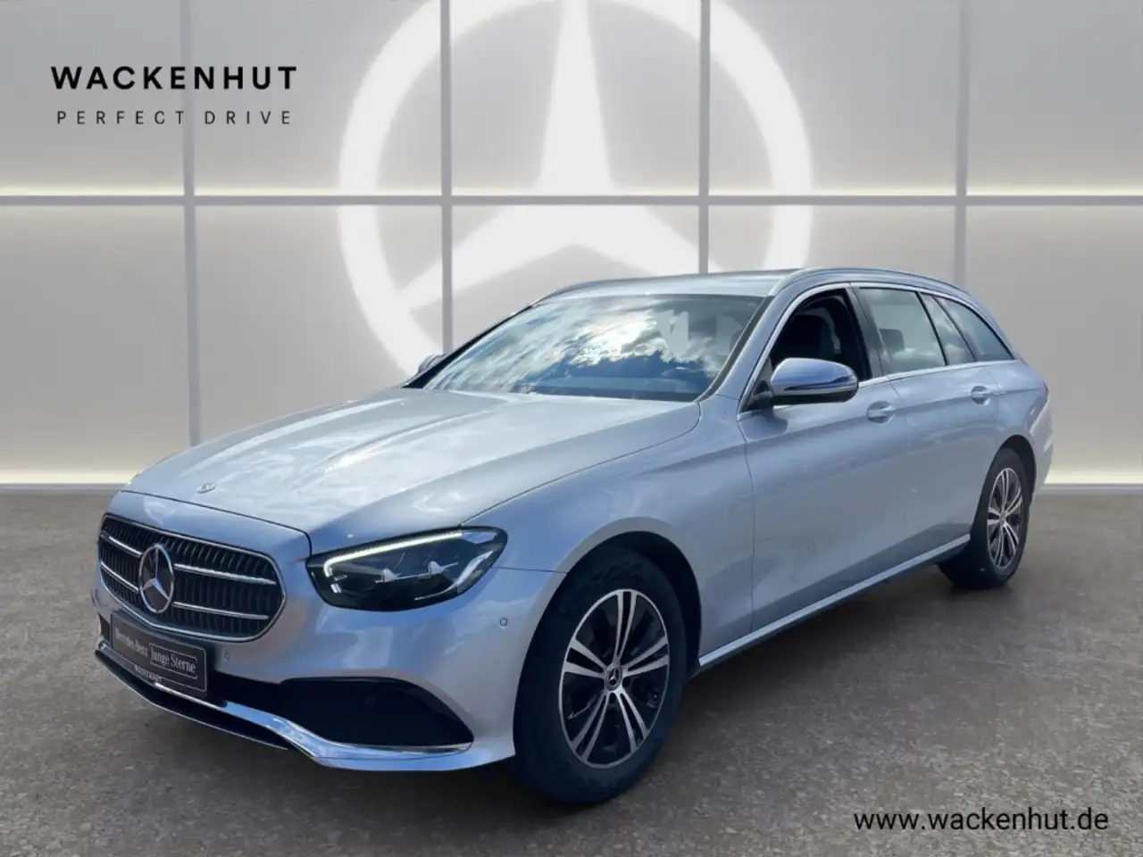 Mercedes-Benz E 220 d T AVANTGARDE LED KAMERA SPUR-PAKET CARPLAY — photo 1 of 17