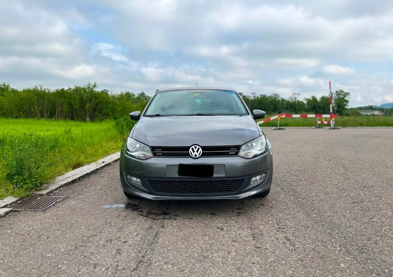 Volkswagen Polo 1.2 TSI — photo 1 of 11