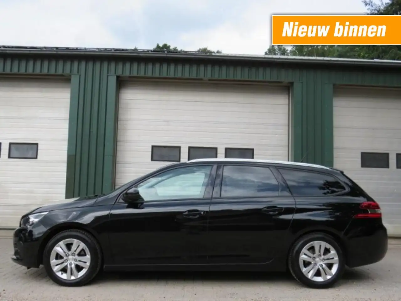 Peugeot 308 1.2 PURET.BLUE L. EX — photo 1 of 21