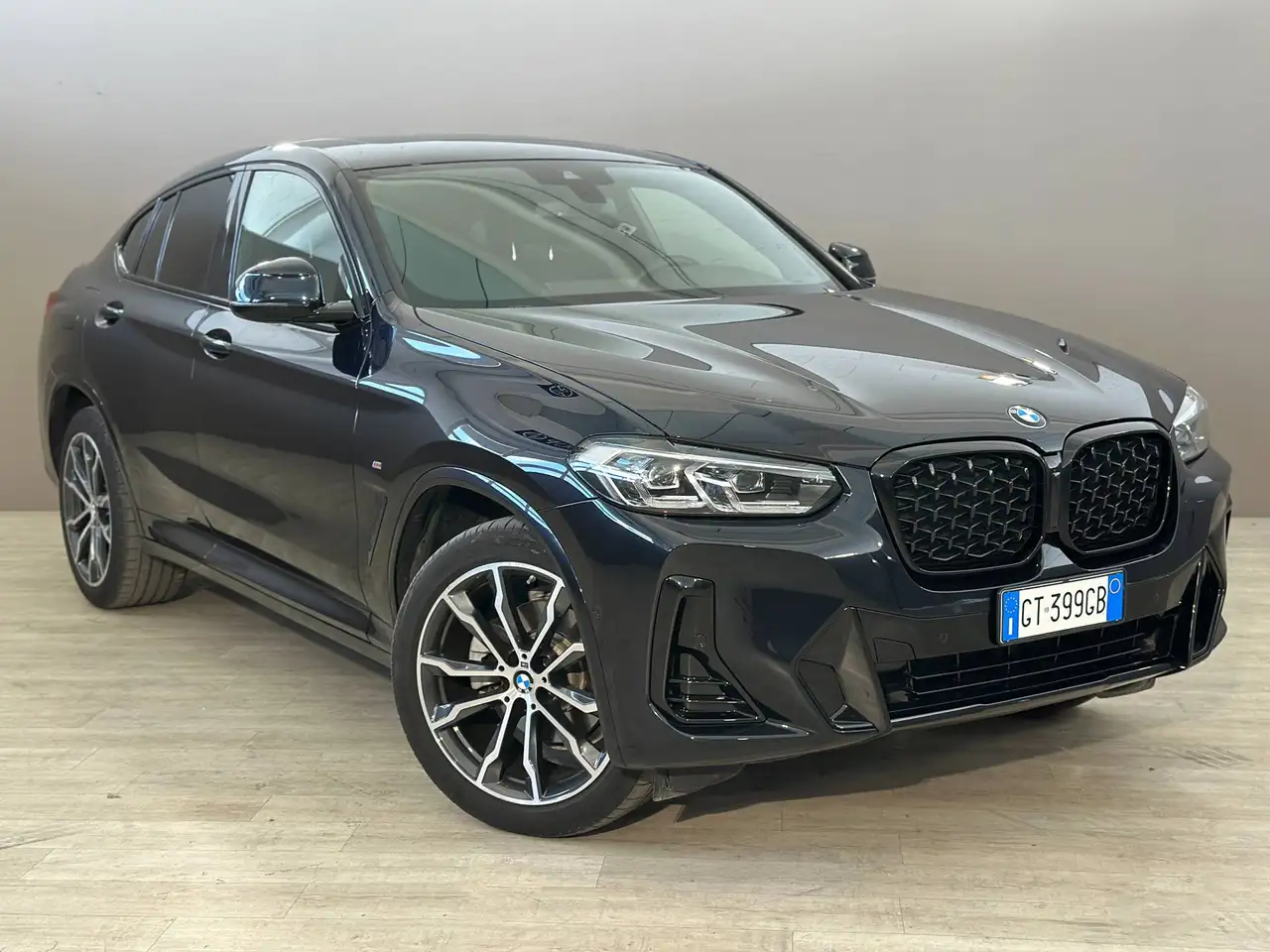 2024 BMW X4 xDrive 20i MHEV M-Sport auto, photograph 3