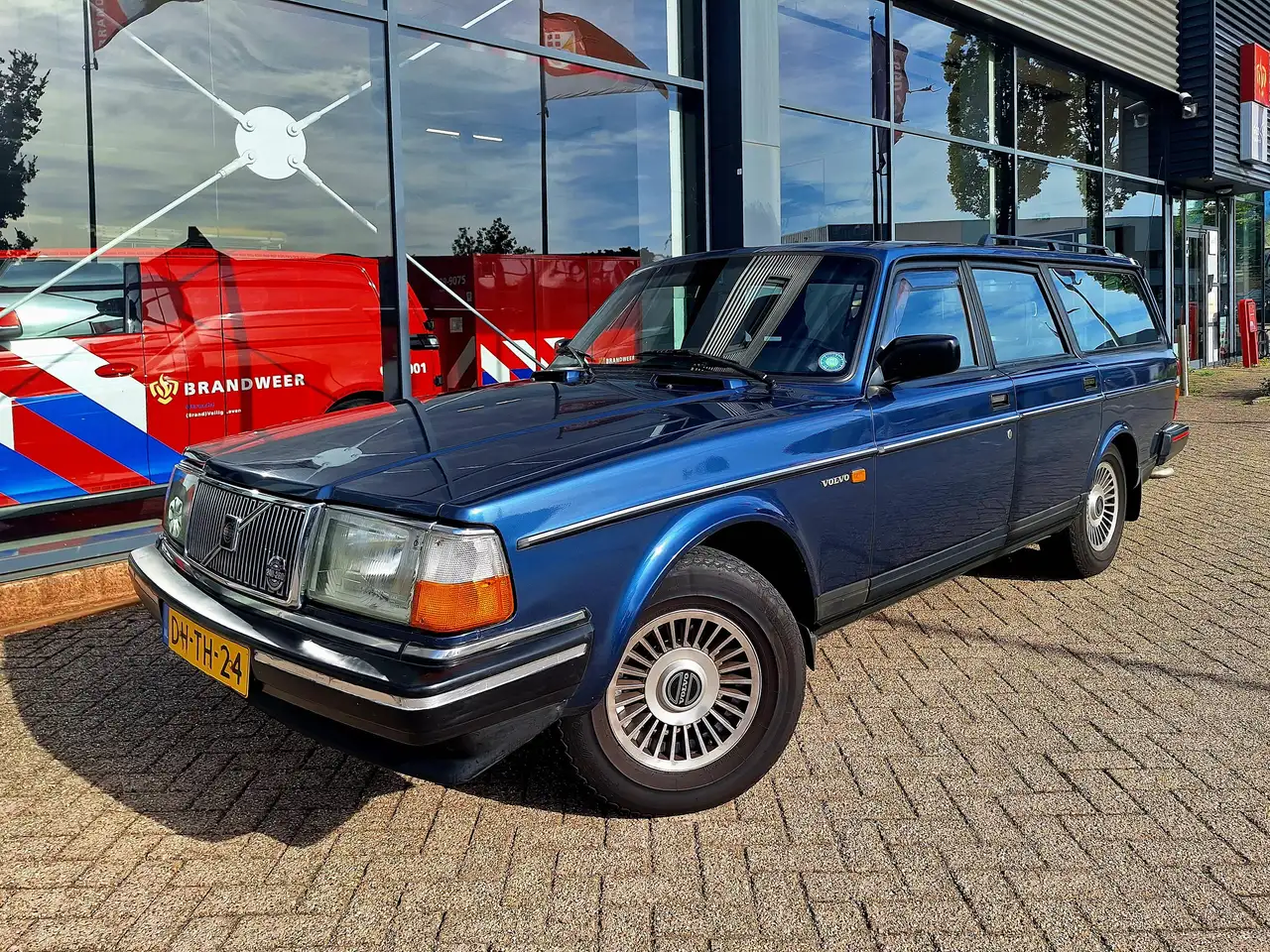 Volvo 240 240 2.3i — photo 1 of 15