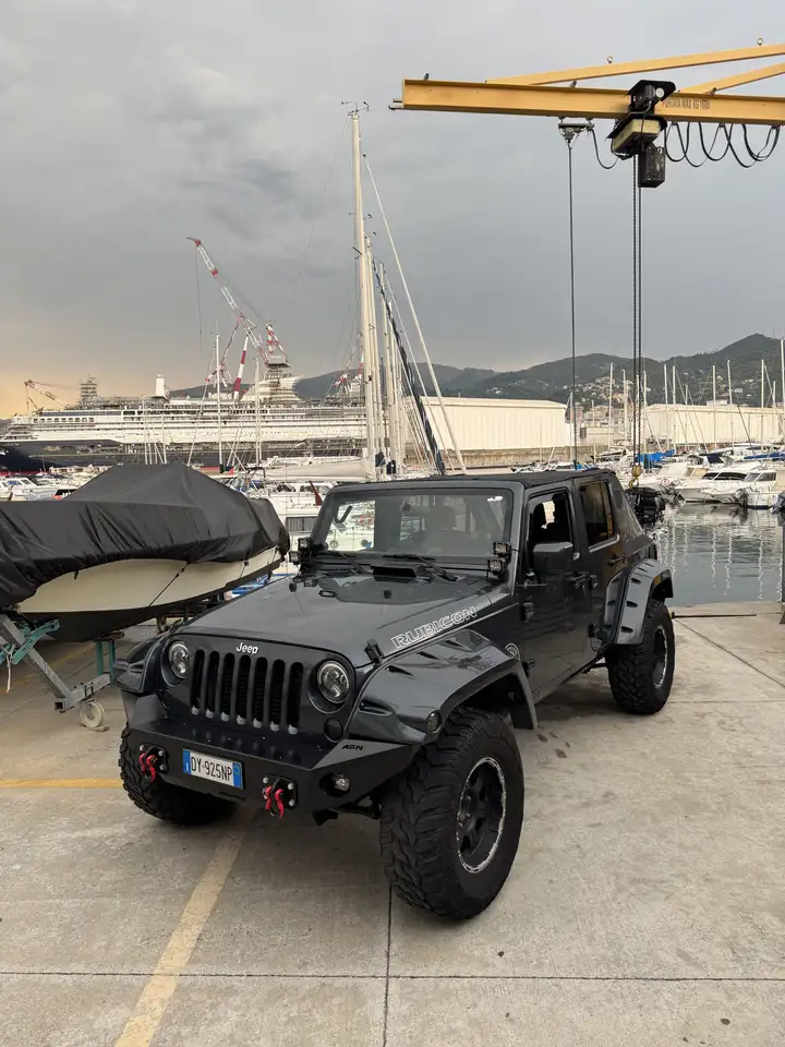 Jeep Wrangler Unlimited 2.8 crd Sahara dpf — photo 1 of 5