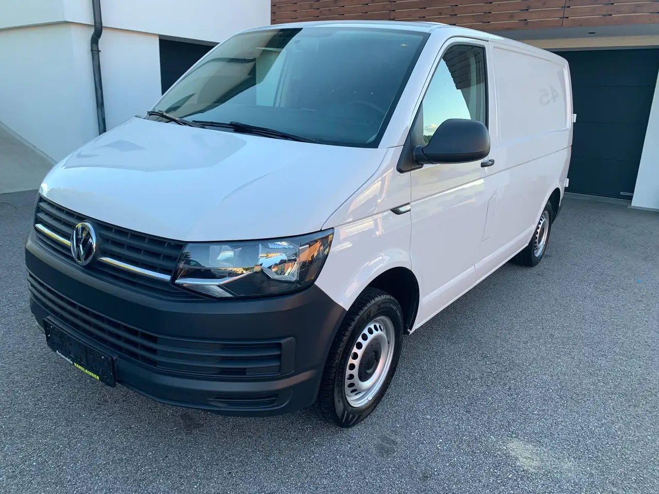Volkswagen T6 Transporter Kasten,Pickerl Neu,Mwst.Ausweisbar — photo 1 of 17