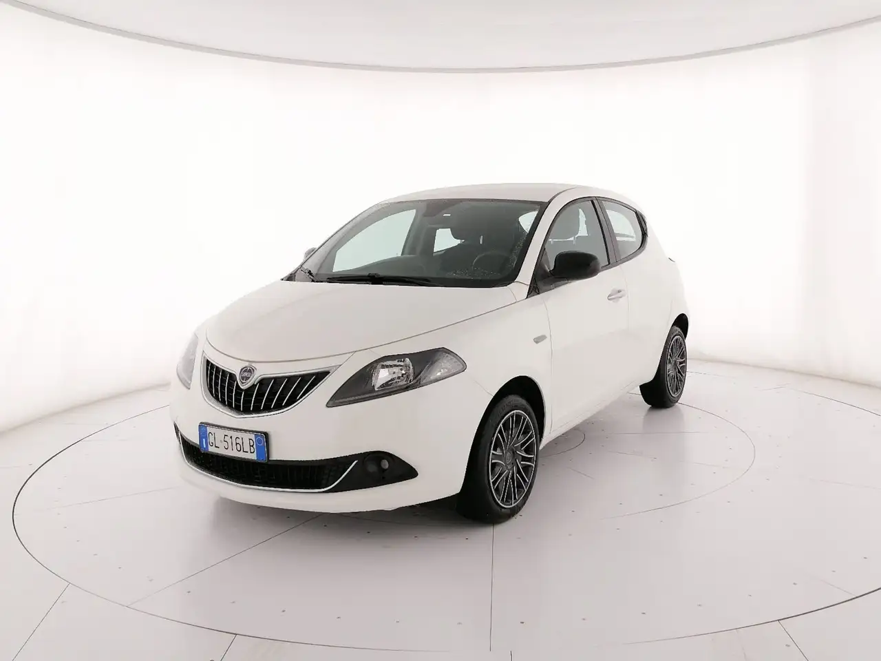 Lancia Ypsilon 1.0 firefly hybrid Gold s&s 70cv — photo 1 of 15