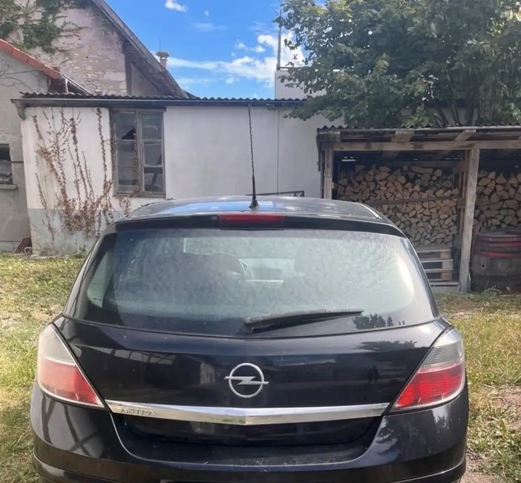Opel Astra 1.6 — photo 1 of 7