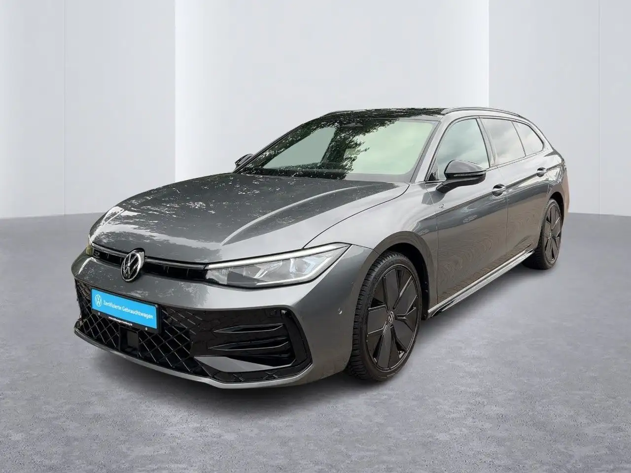 Volkswagen Passat Var.2.0 TDI DSG R-Line 4M Panorama Navi — photo 1 of 16