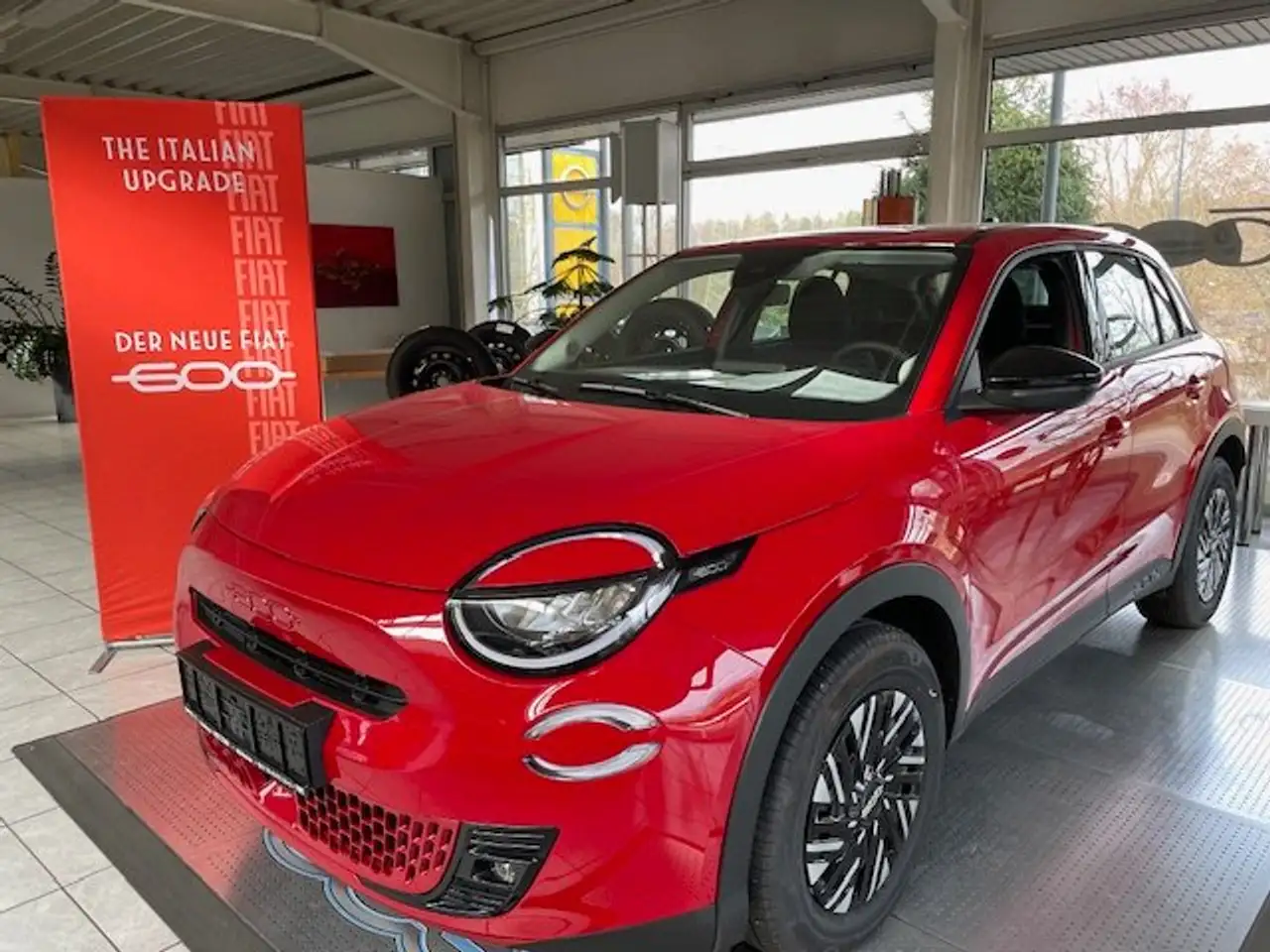 Fiat 600e 115 kW (156PS) Red ** incl. Wallbox ** — photo 1 of 10