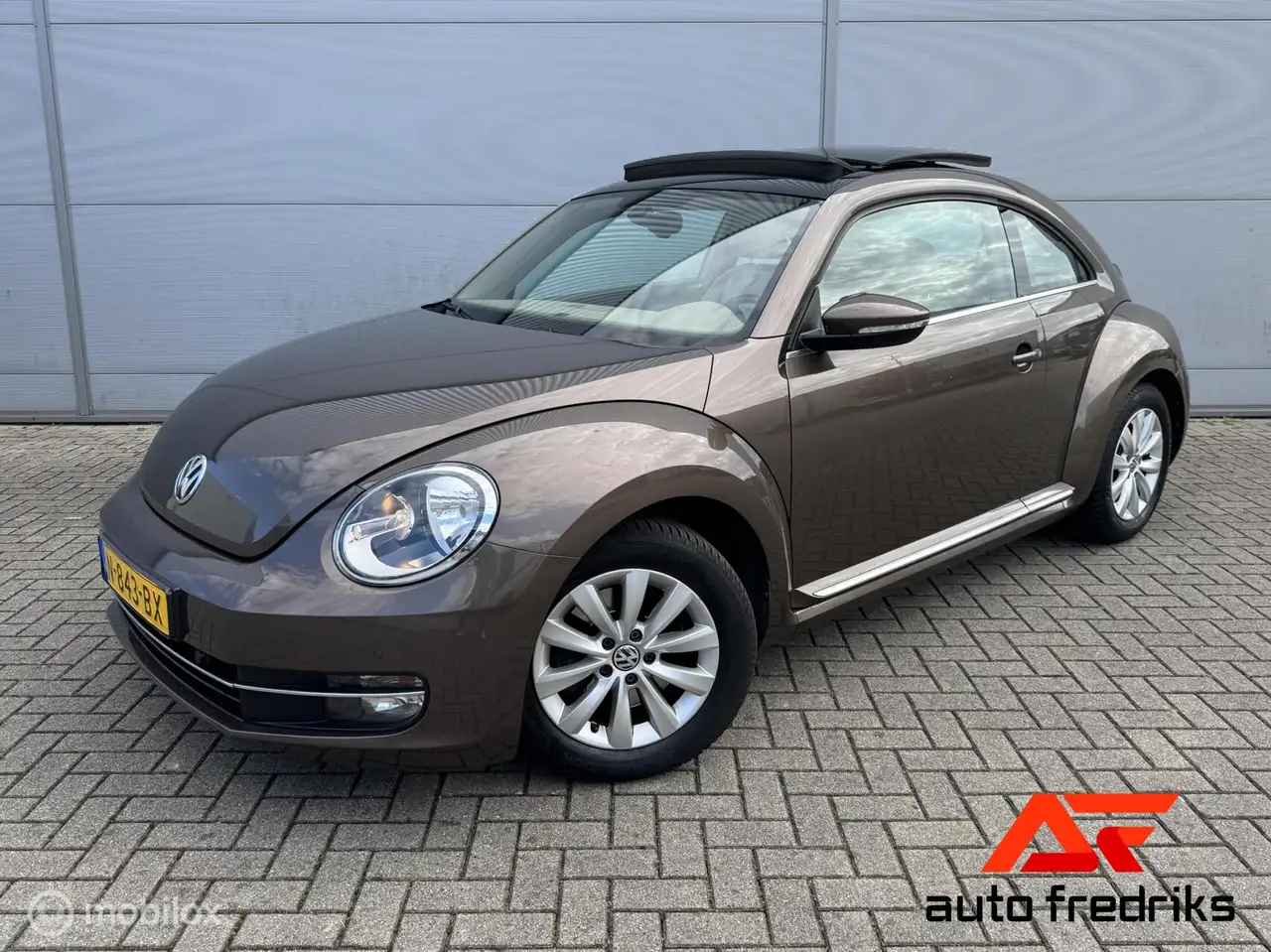 Volkswagen Beetle 1.4 TSI Sport | Panorama dak | Stoelverwarming | — photo 1 of 17