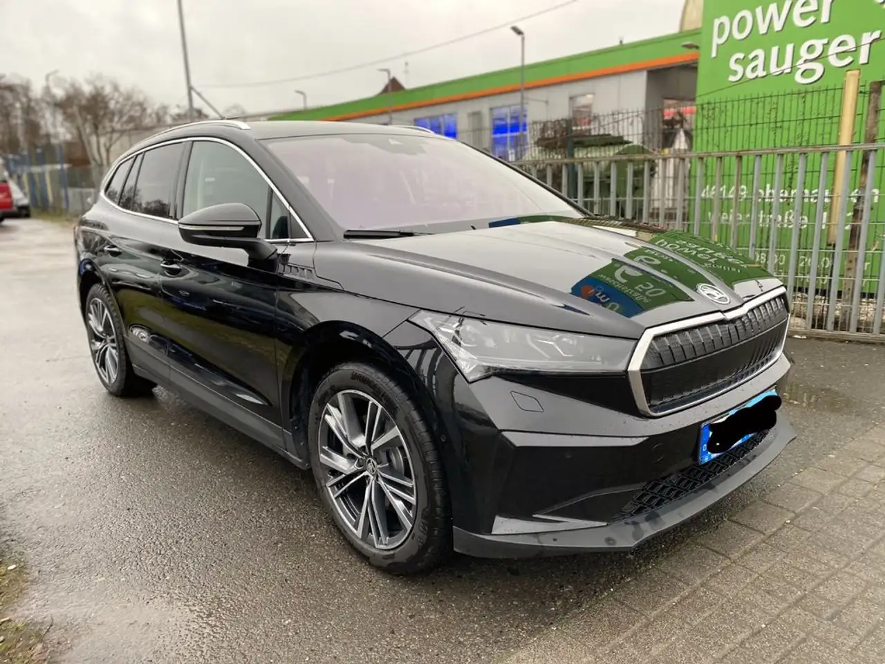 Skoda Enyaq 80 Suite — photo 1 of 17