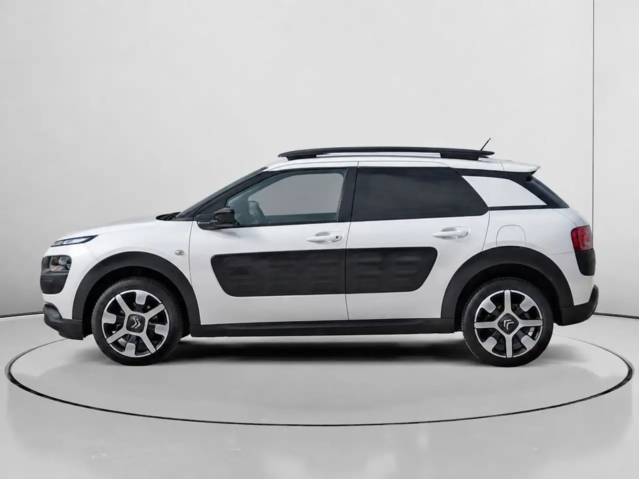 2015 Citroen C4 Cactus 1.2 PureTech S&S Shine 110, photograph 6