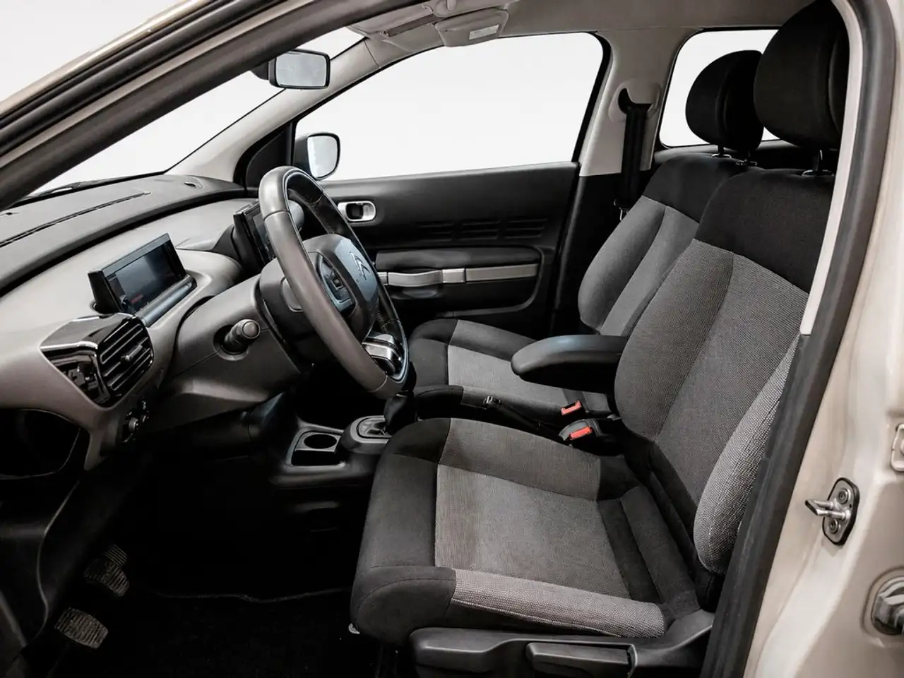 2015 Citroen C4 Cactus 1.2 PureTech S&S Shine 110, photograph 11