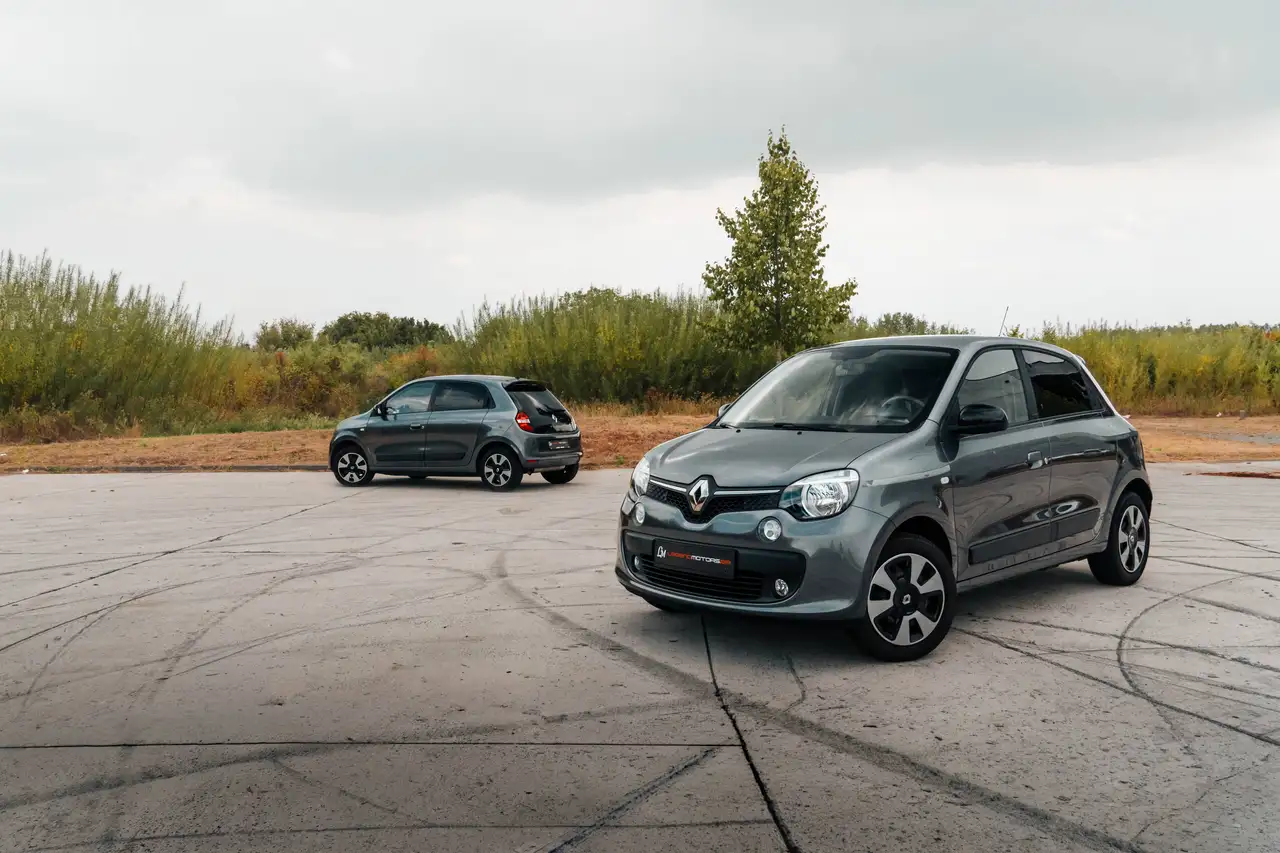 Renault Twingo 1.0i SCe Limited — photo 1 of 15