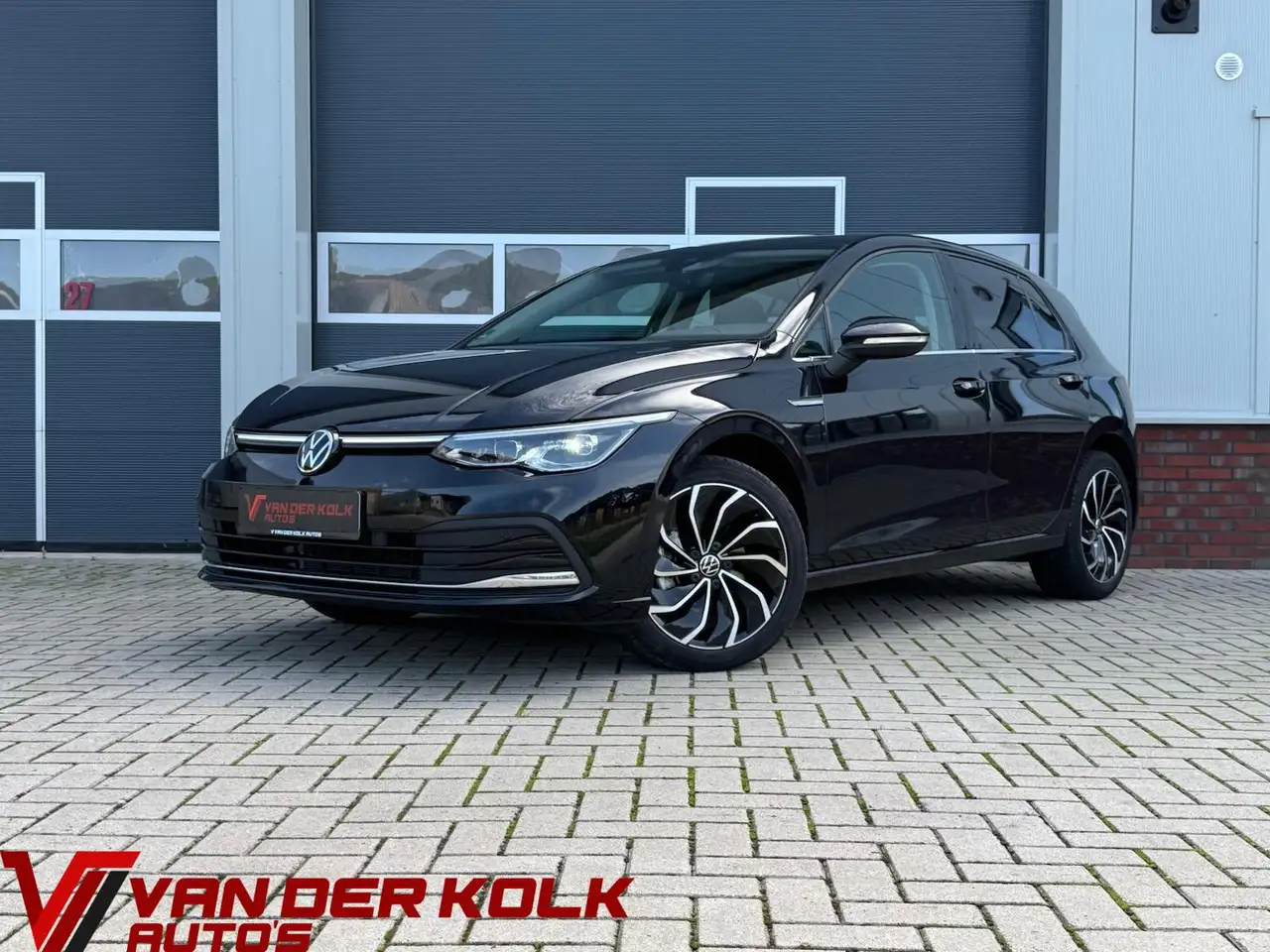 Volkswagen Golf 1.5 eTSI Style | IQ-Light | Camera | Digital Cockp — photo 1 of 32