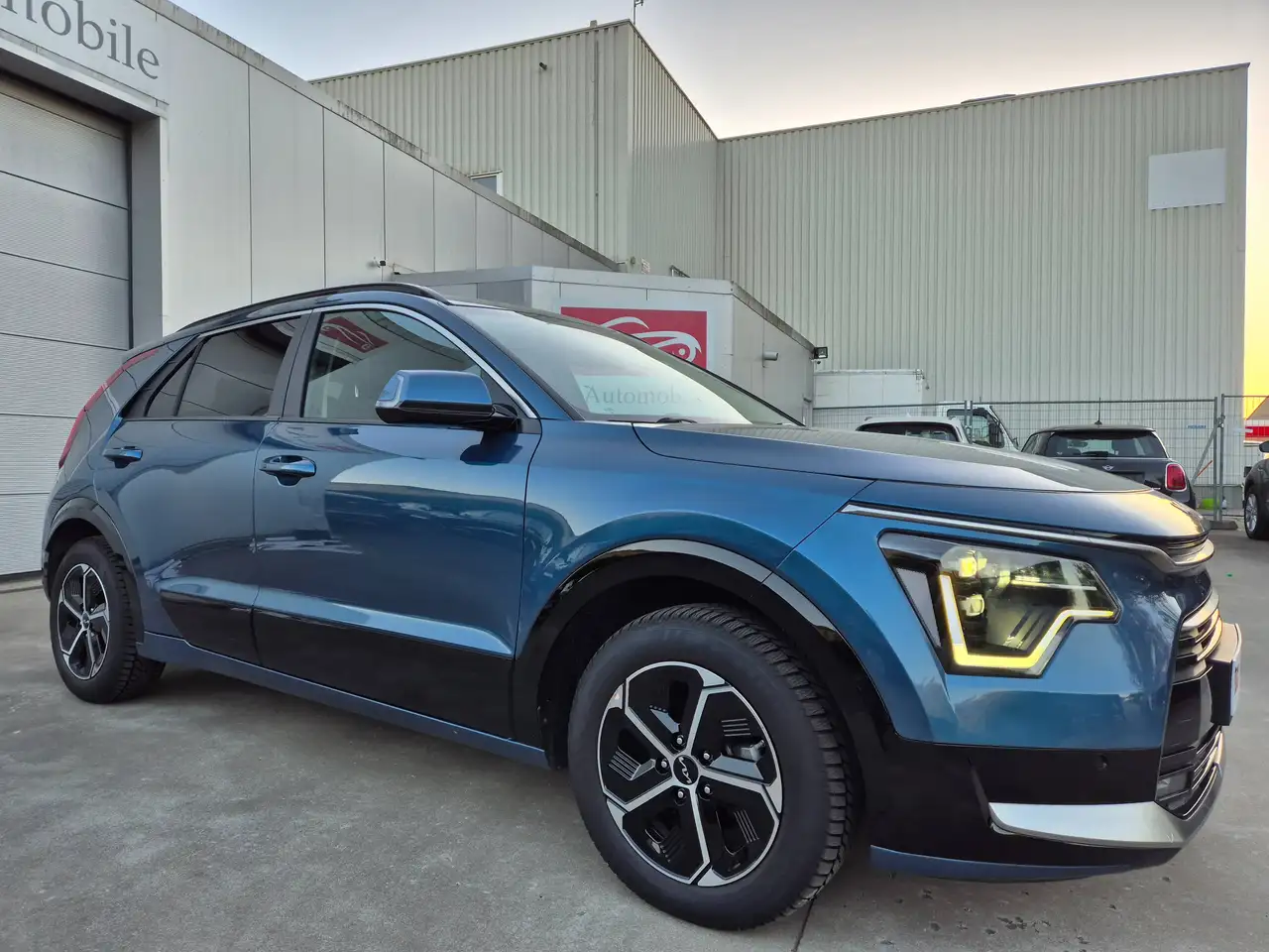 Kia Niro 1.6 GDi // HEV HYBRID // 2024 !! — photo 1 of 15