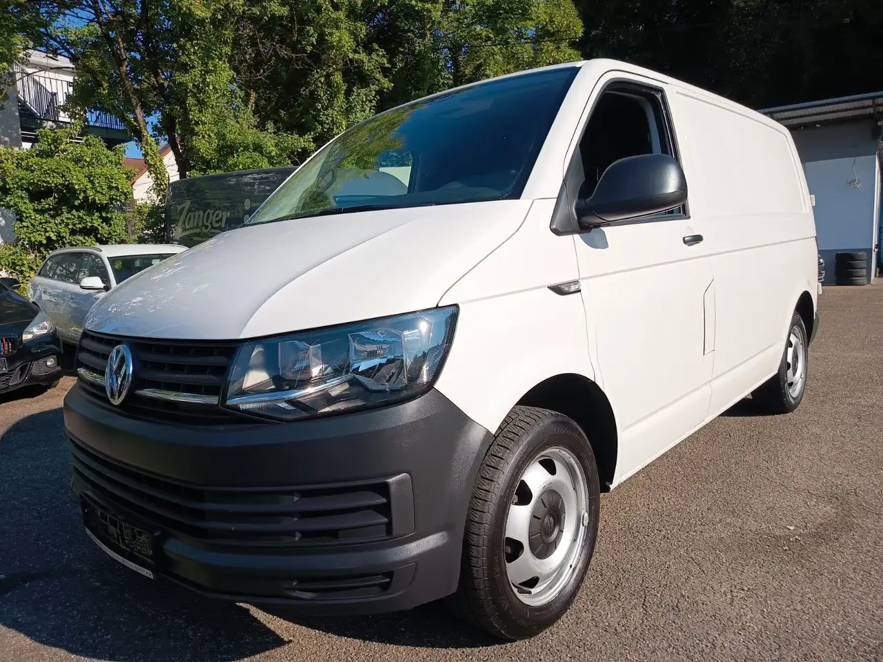 Volkswagen T6 Transporter Kasten-Kombi Kasten EcoProfi — photo 1 of 17
