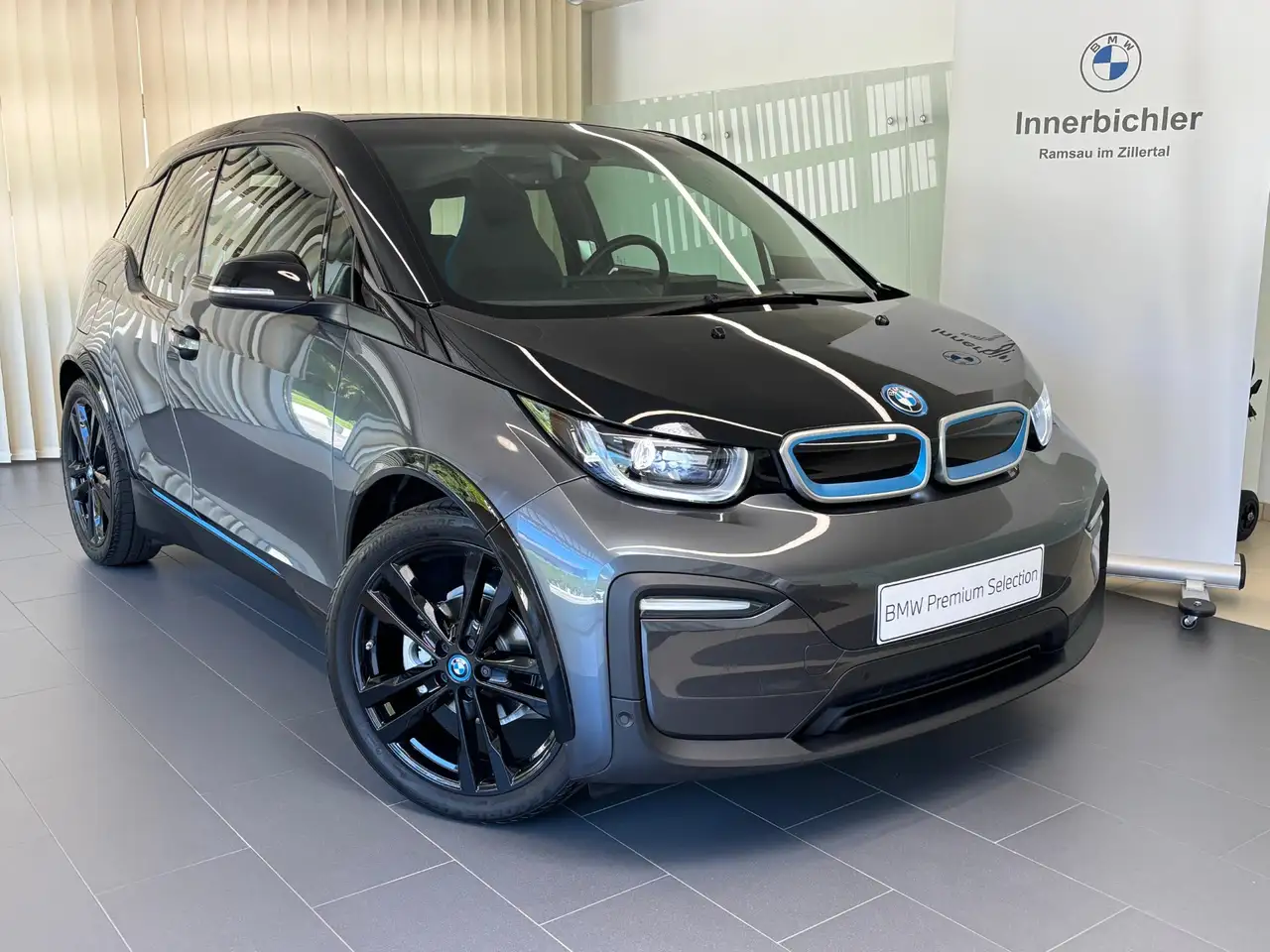 BMW i3 — photo 1 of 10