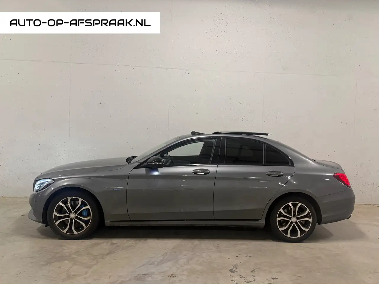 Mercedes-Benz C 350 e AMG Pano Burmester Camera — photo 1 of 21