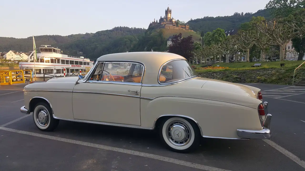 Mercedes-Benz 220 220S Coupe Ponton (Baureihe W180) — photo 1 of 8