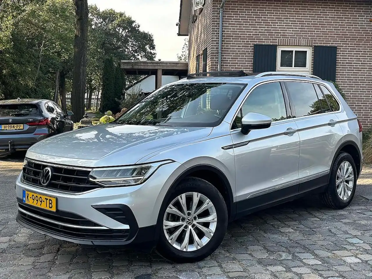 Volkswagen Tiguan 1.5 TSI Life Business — photo 1 of 35