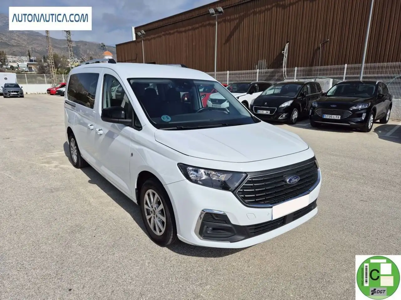 Ford Tourneo Connect Grand 2.0 Ecoblue LWB L2 Titanium AWD 122 — photo 1 of 20