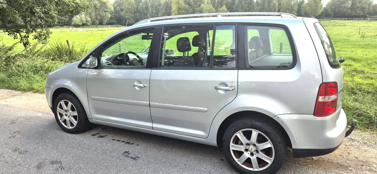 Volkswagen Touran Touran 1.6 Benziner | LANGE TÜV bis 06/2028 — photo 1 of 7