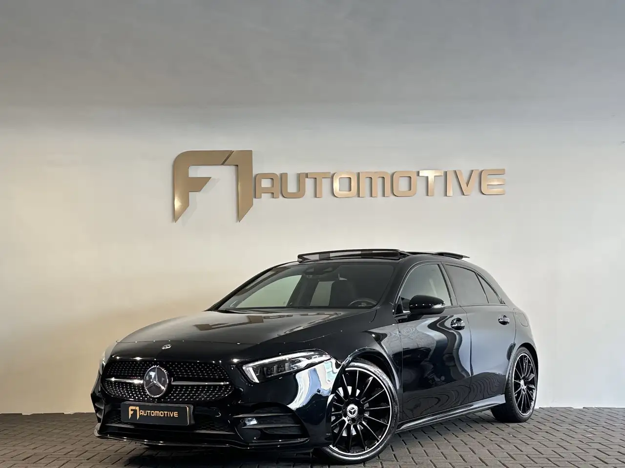 Mercedes-Benz A 180 AMG Pano|Burmester|Sfeer|Camera|Dodehoek — photo 1 of 35