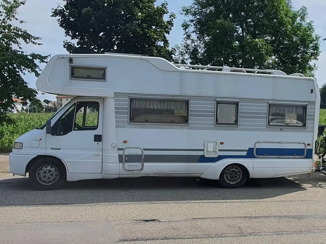 Peugeot Boxer Alkhoven Wohnmobil — photo 1 of 13