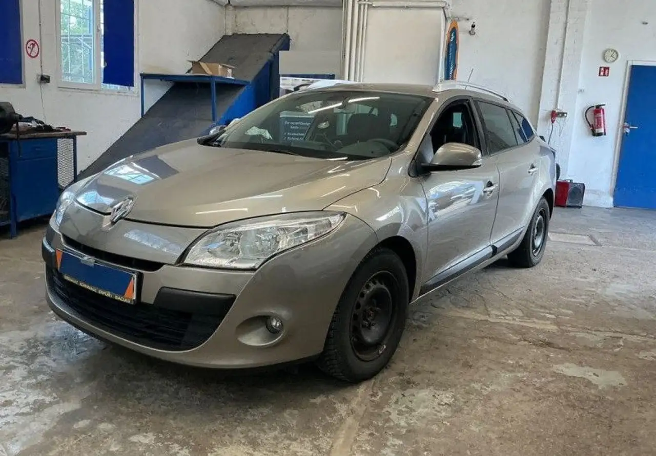 Renault Megane III ESTATE 1.4 TCE 130CH DYNAMIQUE — photo 1 of 8