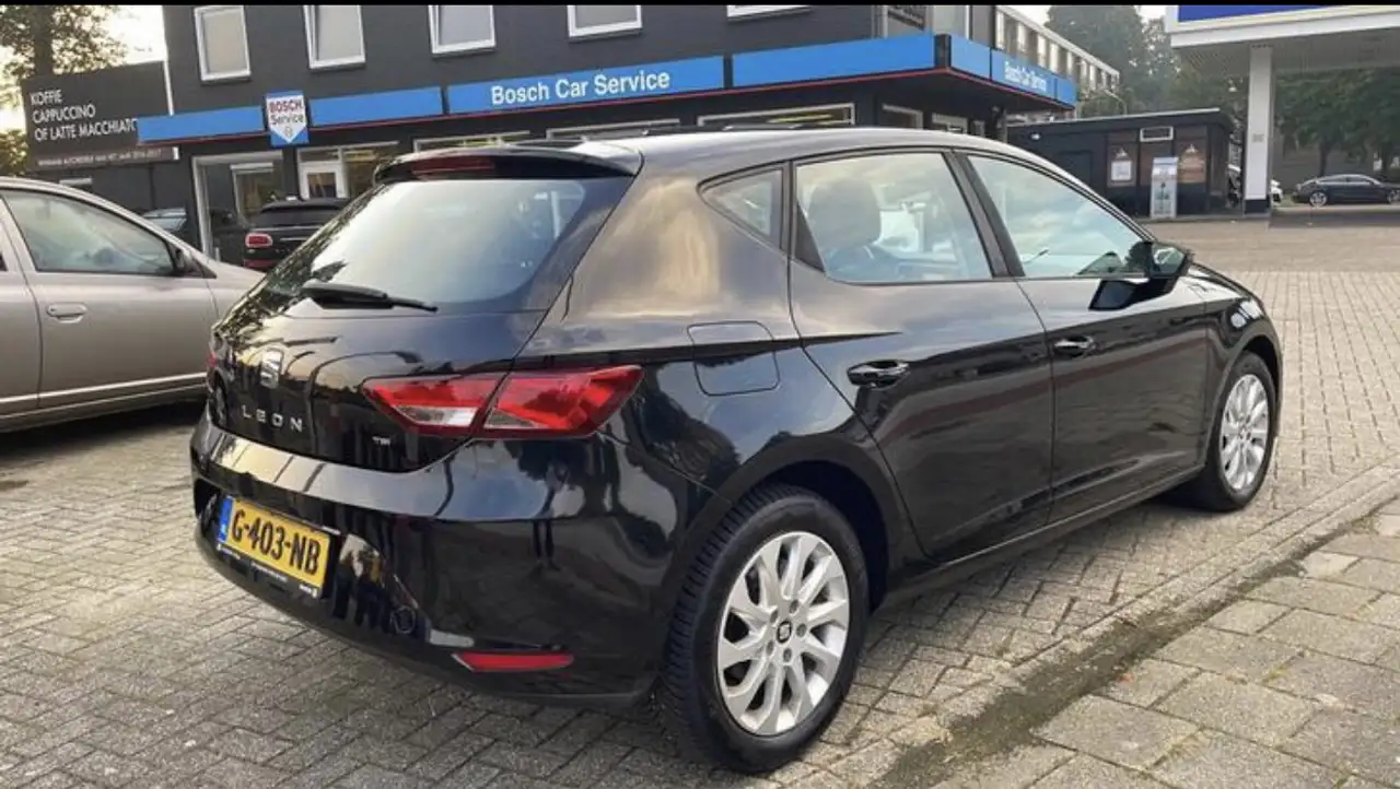SEAT Leon 1.2 TSI Style — photo 1 of 18