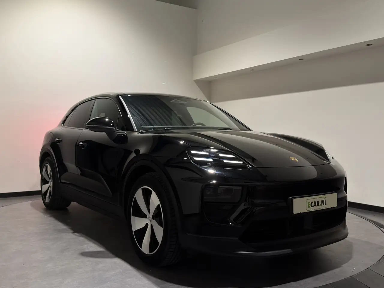 Porsche Macan 4 100 kWh | Panoramadak | Bose audio | Luxe Leder — photo 1 of 35